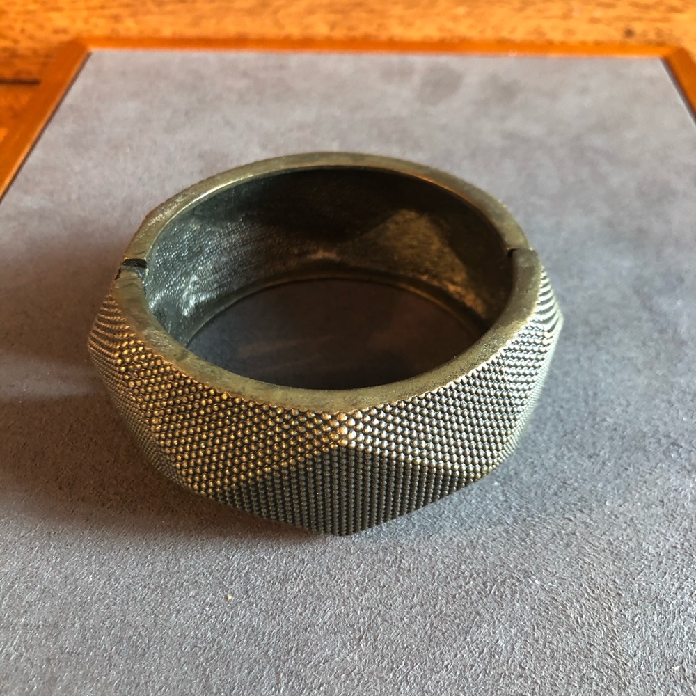Geometric pattern cuff bracelet - Picture 3 of 5